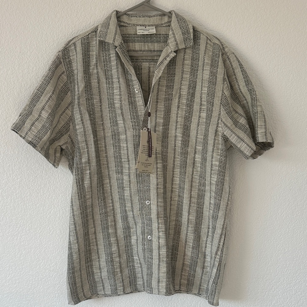 Men's textured striped button down short sleeve shirt!